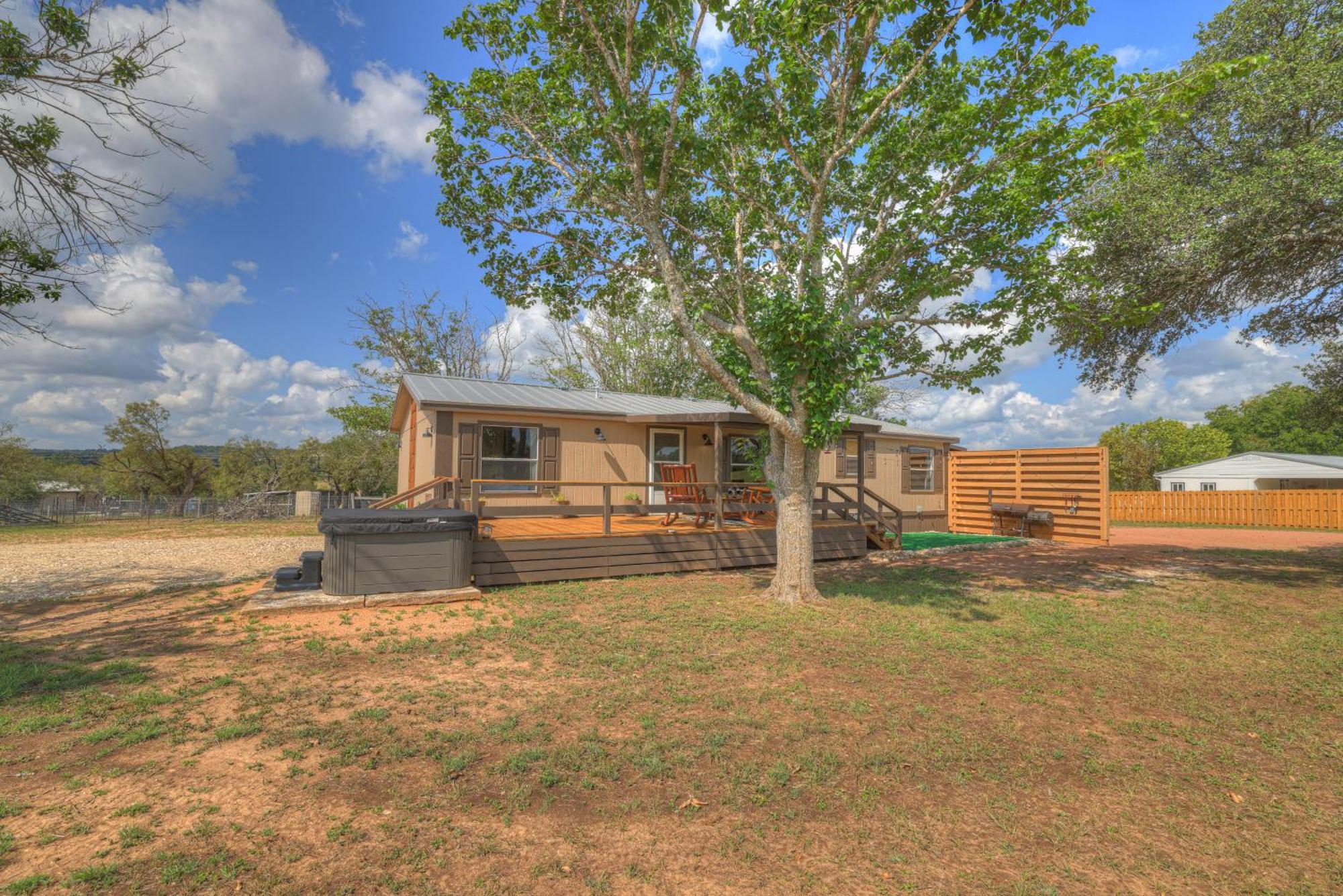 Sage: Peaceful Hill Country Retreat With Hot-Tub! Villa Fredericksburg Exterior photo